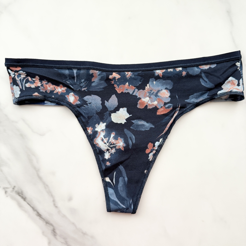 NWT SOMA VANISHING EDGE MICROFIBER THONG PANTY IN PHANTOM FLORAL M NAVY XS/L/XL